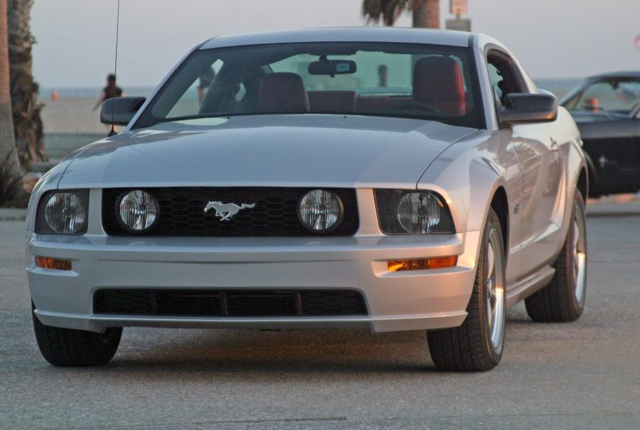  Ford Mustang GT 2005 года  (фото 94 из 209)